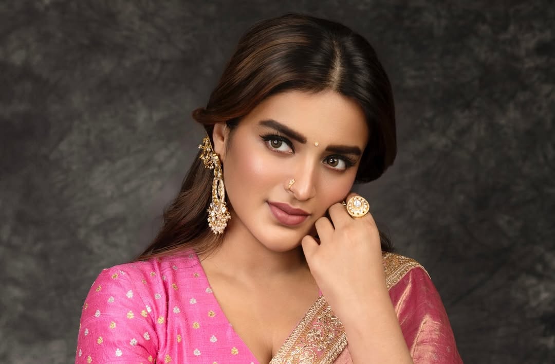 Nidhhi Agerwal looks Wow in her Stunning latest Viral Photos