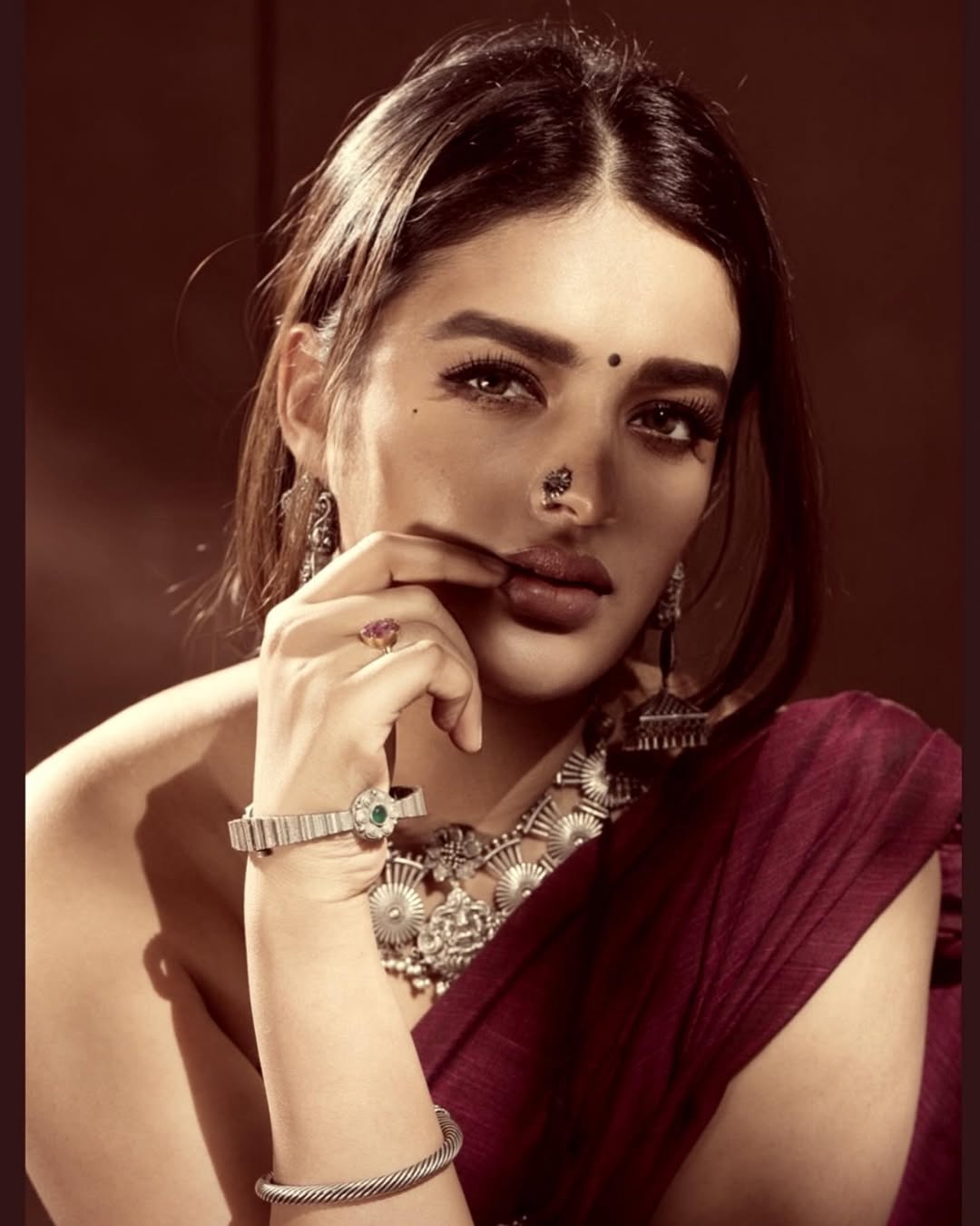 Nidhhi Agerwal looks Wow in her Stunning latest Viral Photos