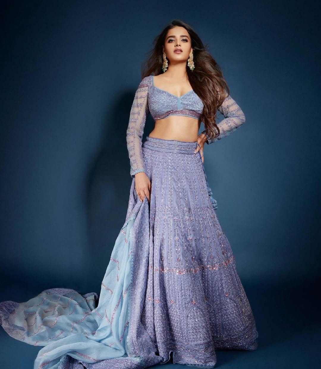 Nidhhi Agerwal looks Wow in her Stunning latest Viral Photos
