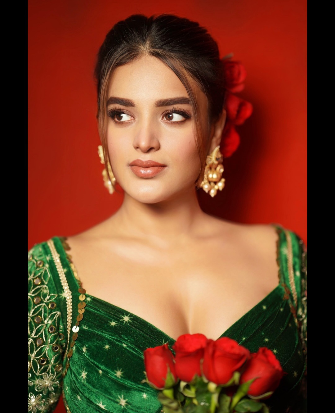 Nidhhi Agerwal looks Wow in her Stunning latest Viral Photos