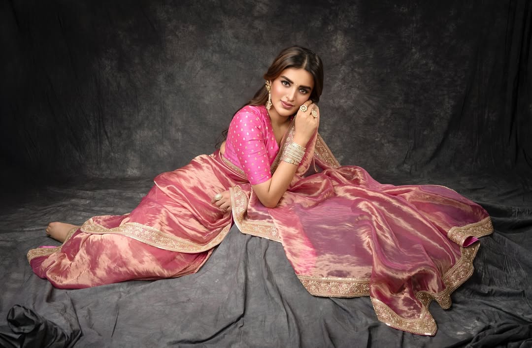 Nidhhi Agerwal looks Wow in her Stunning latest Viral Photos
