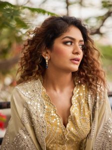 Aditi Shankar Stuns with Her Elegant & Cute Look
