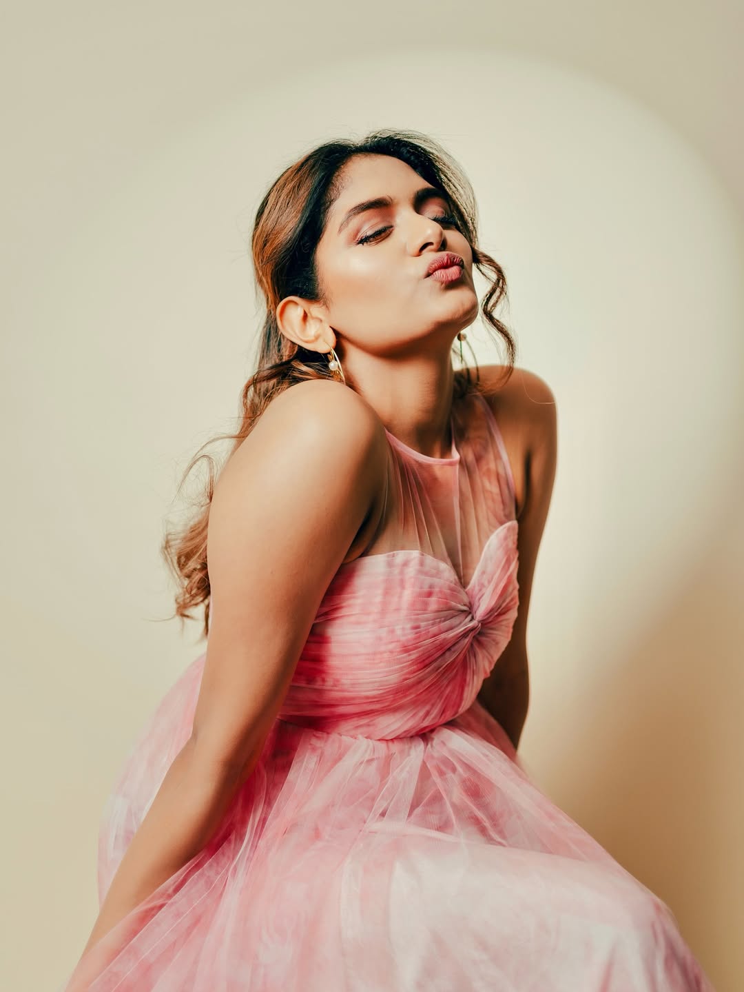Aditi Shankar Stuns with Her Elegant & Cute Look