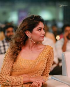 Aditi Shankar Stuns with Her Elegant & Cute Look