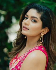 Aditi Shankar Stuns with Her Elegant & Cute Look