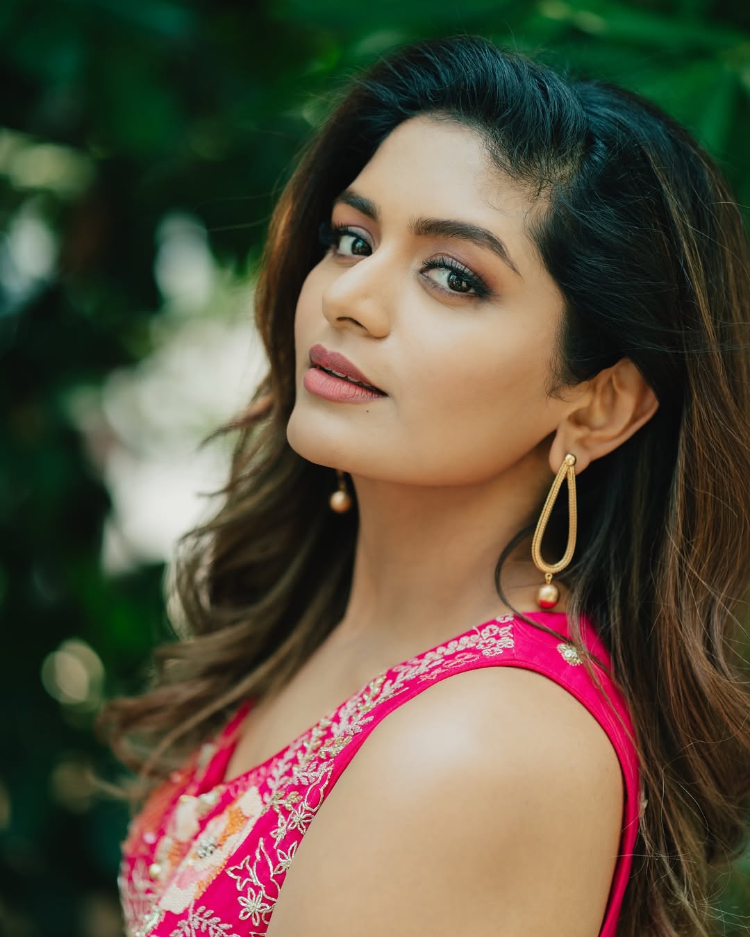 Aditi Shankar Stuns with Her Elegant & Cute Look