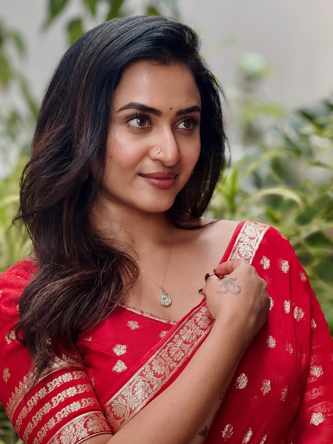 Janani Ashok Kumar Glows with Grace in Her Elegant New Look