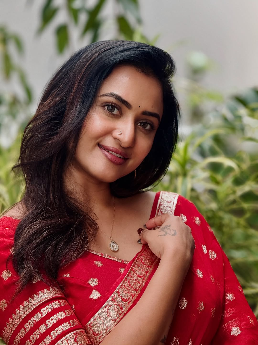 Janani Ashok Kumar Glows with Grace in Her Elegant New Look