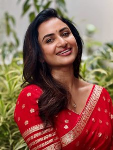 Janani Ashok Kumar Glows with Grace in Her Elegant New Look