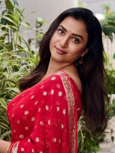 Janani Ashok Kumar Glows with Grace in Her Elegant New Look