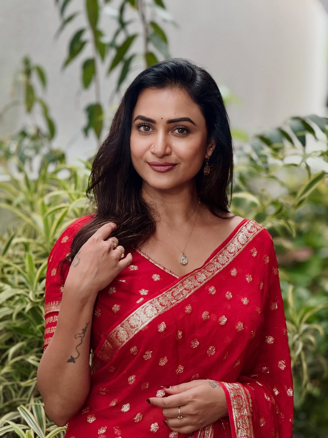 Janani Ashok Kumar Glows with Grace in Her Elegant New Look