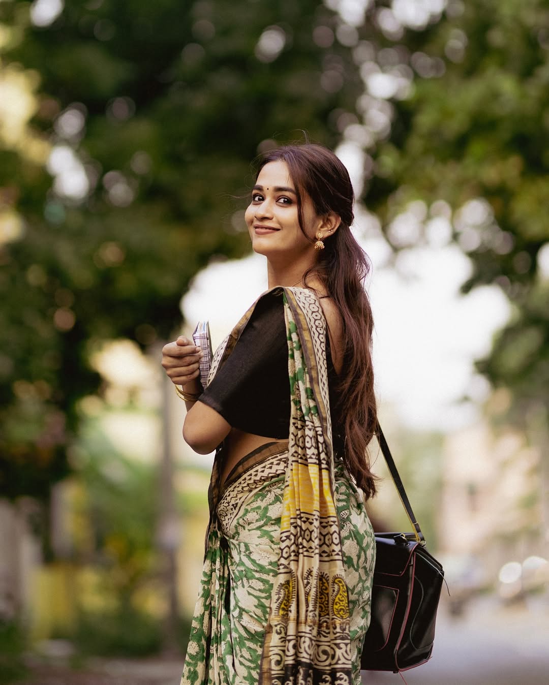 Kaavya Arivumani Eyes on Big Screen – Viral Photos