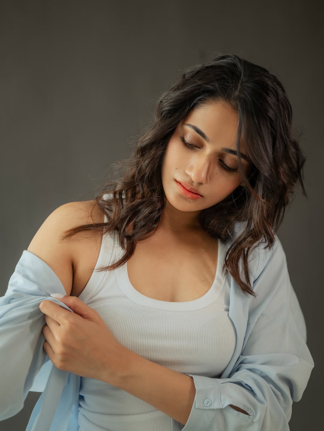 Losliya Stunns with Her Glamorous New Photos