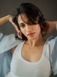 Losliya Stunns with Her Glamorous New Photos