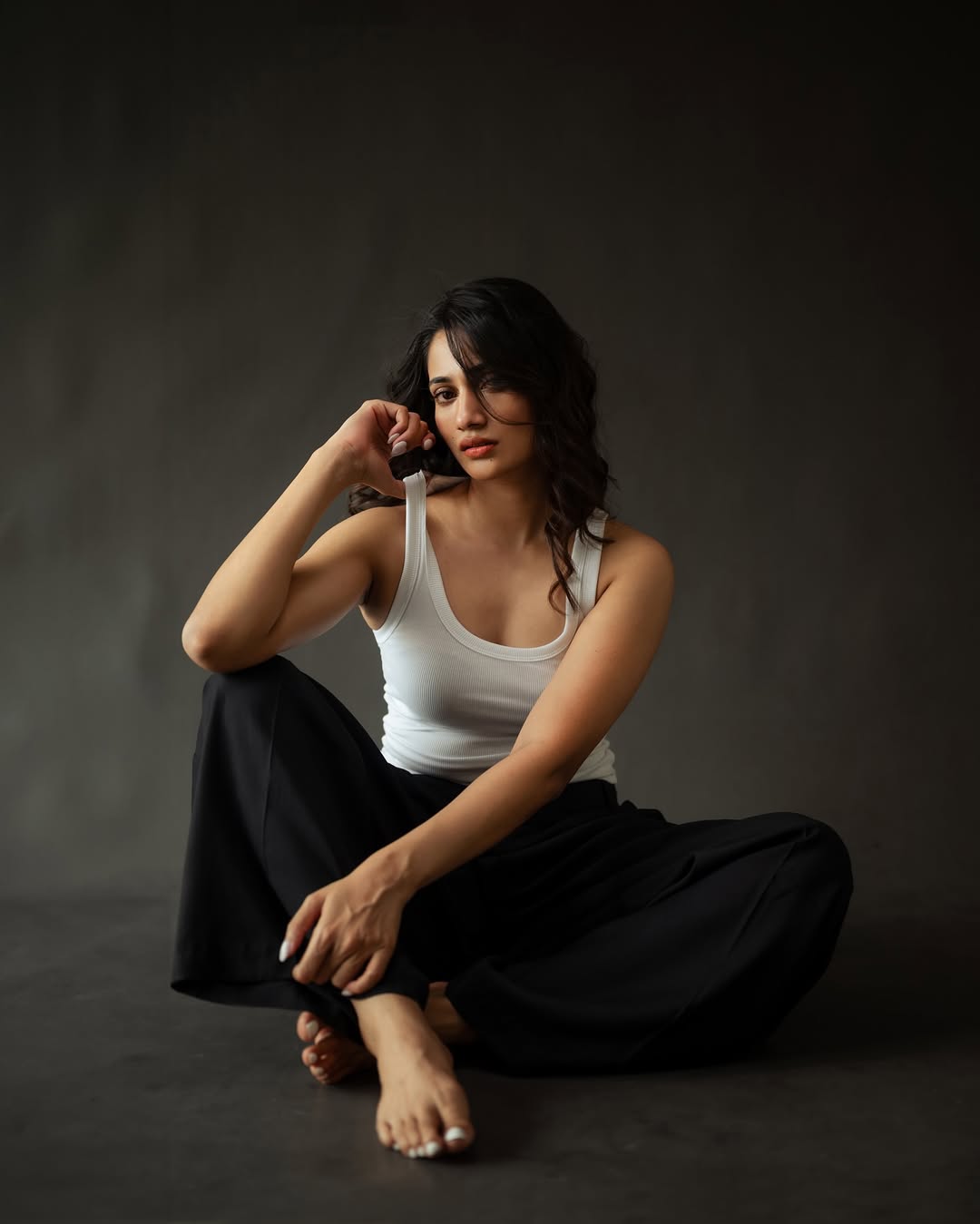 Losliya Stunns with Her Glamorous New Photos