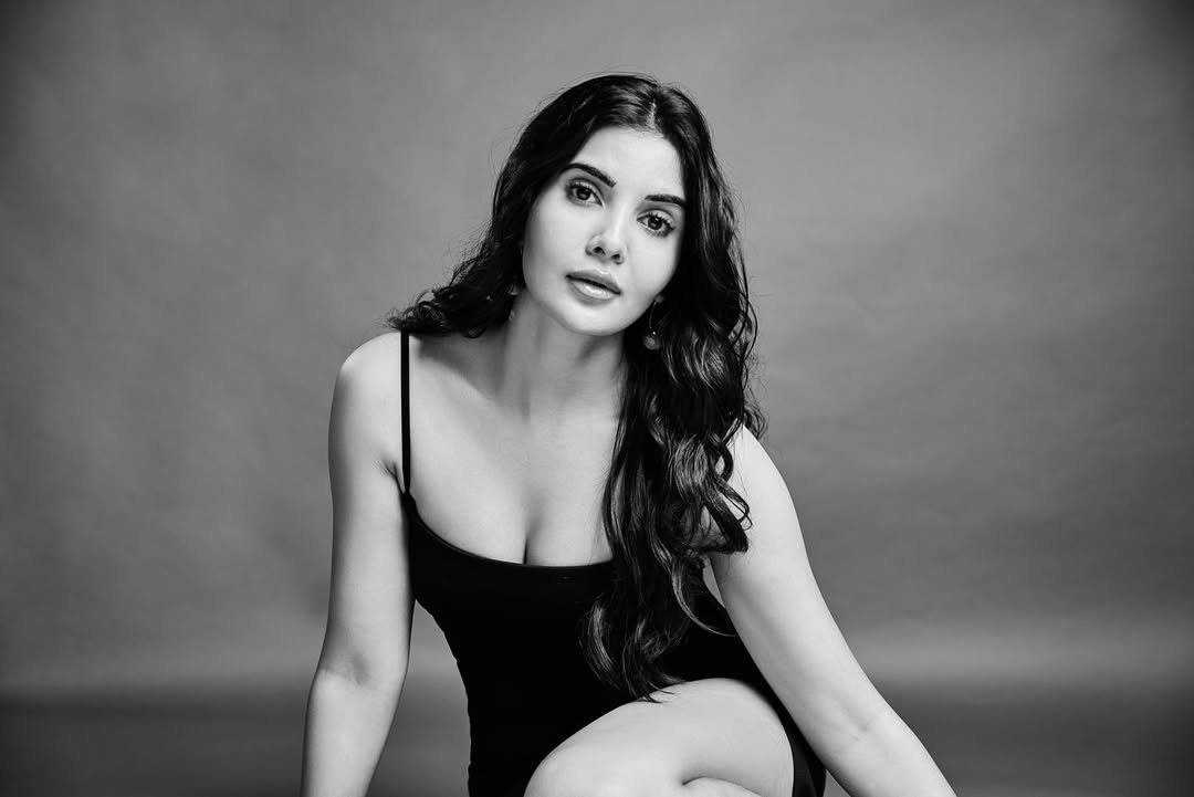 Madhuri Jain Stunning Pose Goes Viral Latest Photos