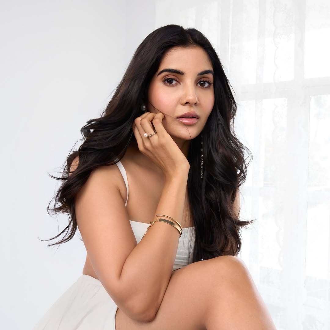 Madhuri Jain Stunning Pose Goes Viral Latest Photos