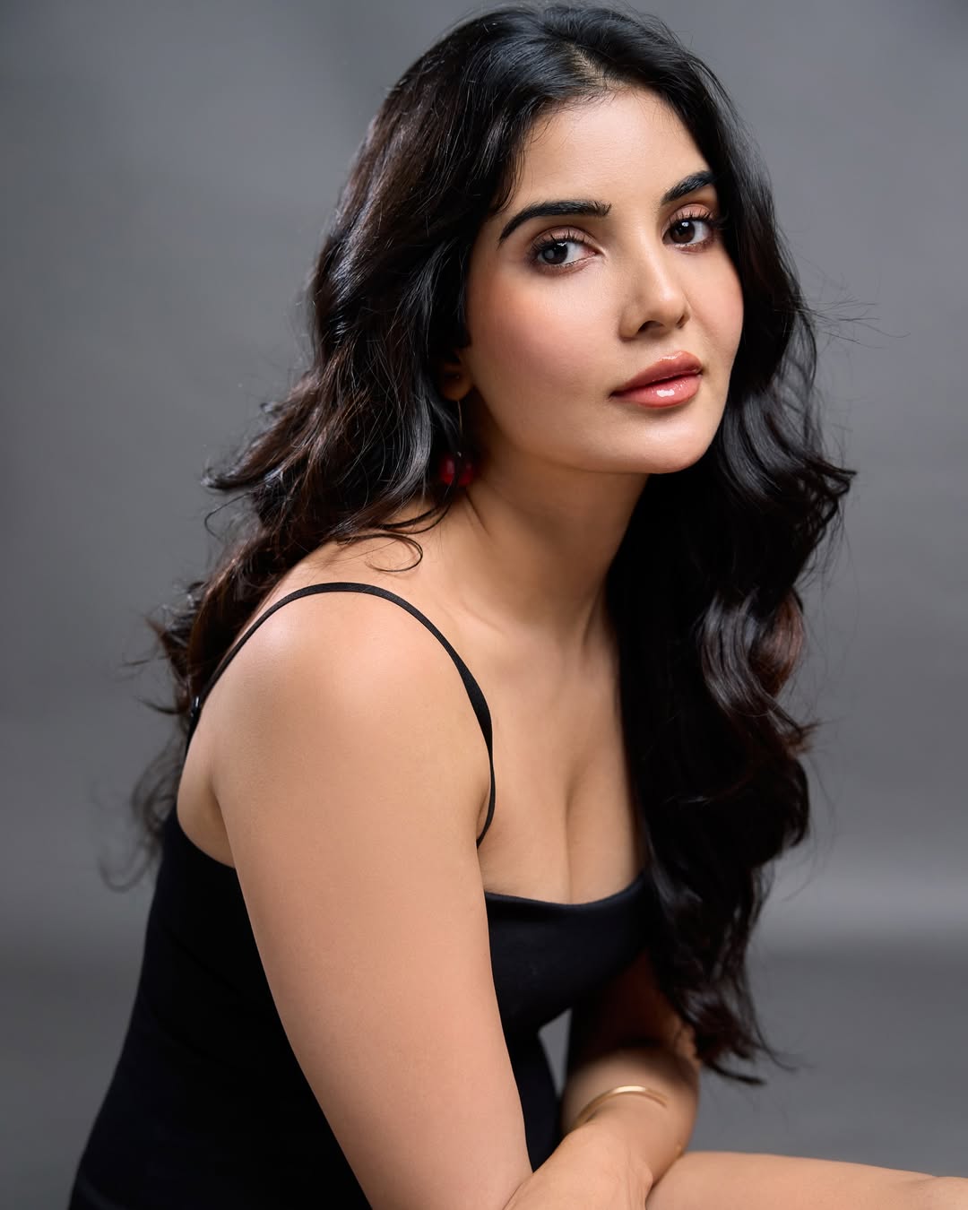 Madhuri Jain Stunning Pose Goes Viral Latest Photos