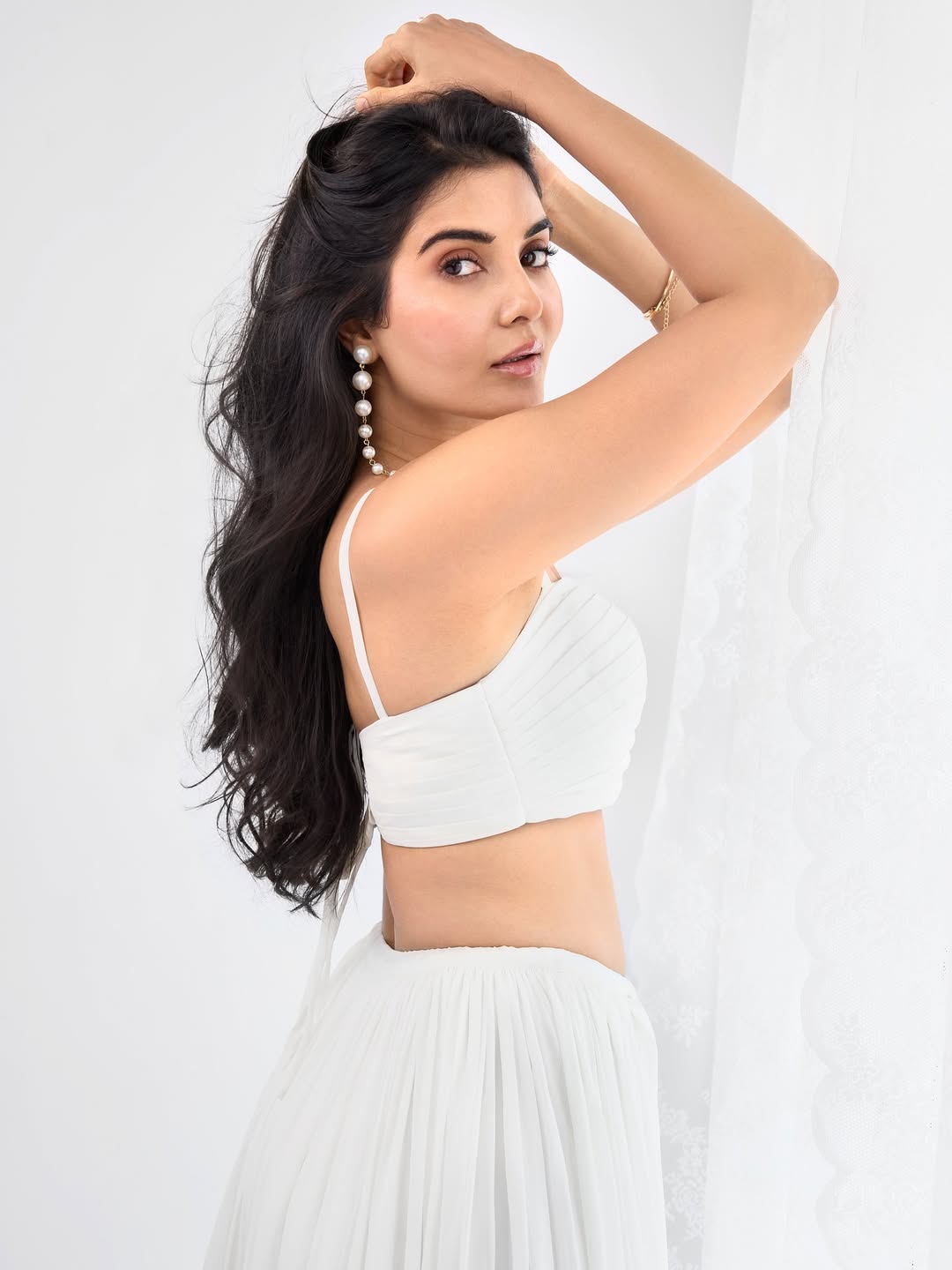 Madhuri Jain Stunning Pose Goes Viral Latest Photos