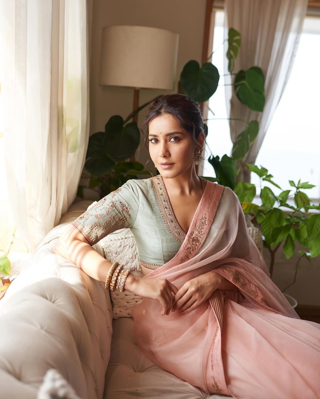Raashi Khanna Ravishing Photos Set Internet Trends