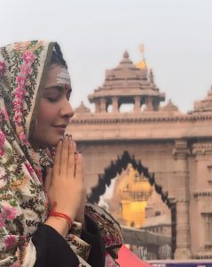 Raashi Khanna Ravishing Photos Set Internet Trends