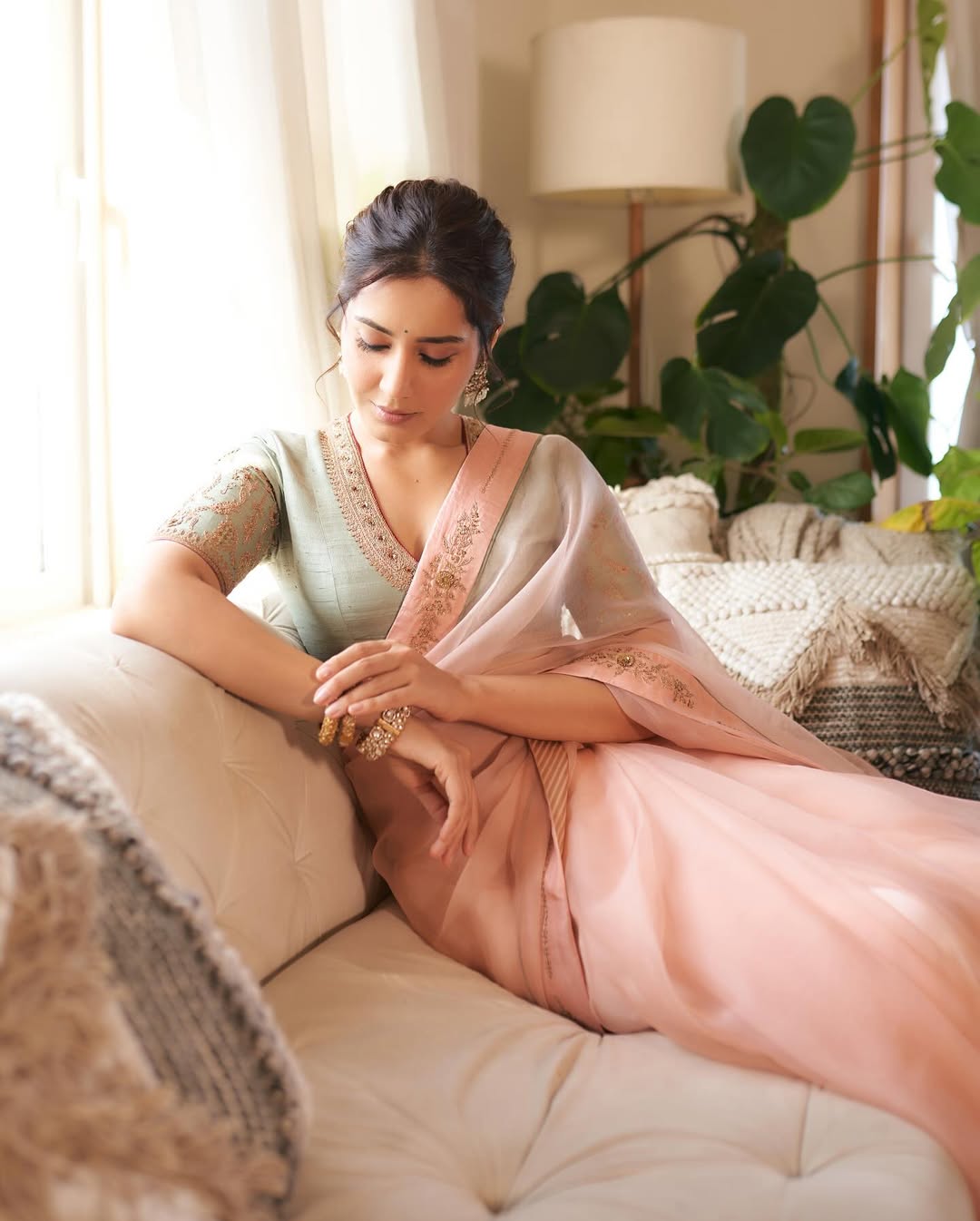 Raashi Khanna Ravishing Photos Set Internet Trends
