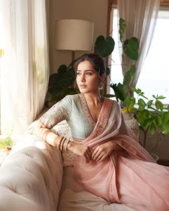 Raashi Khanna Ravishing Photos Set Internet Trends