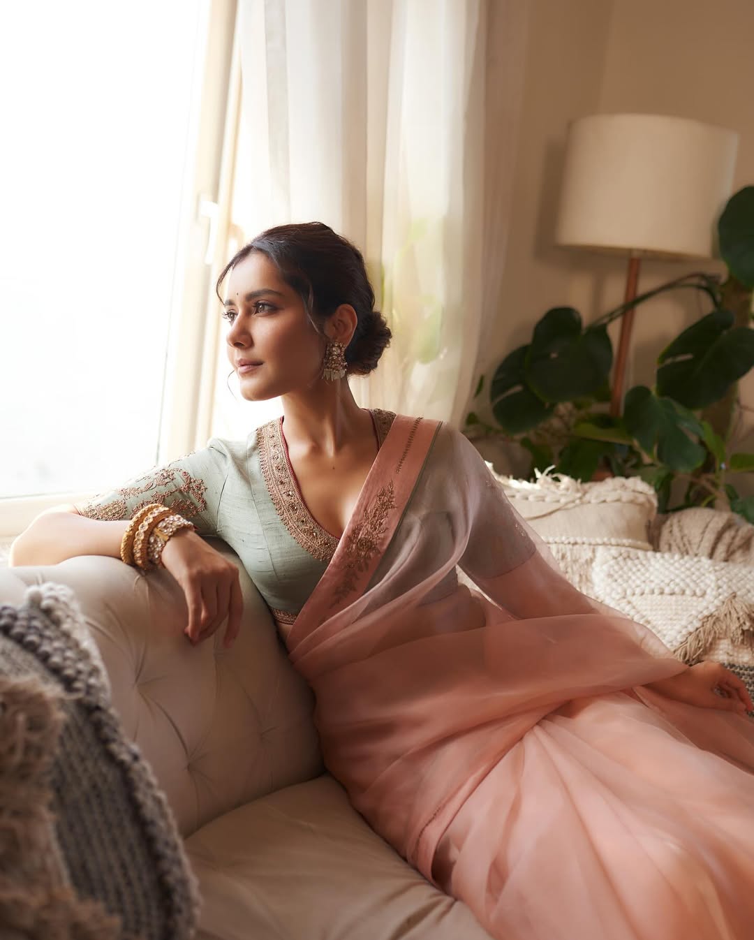 Raashi Khanna Ravishing Photos Set Internet Trends