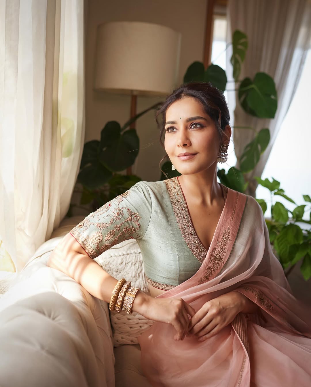 Raashi Khanna Ravishing Photos Set Internet Trends