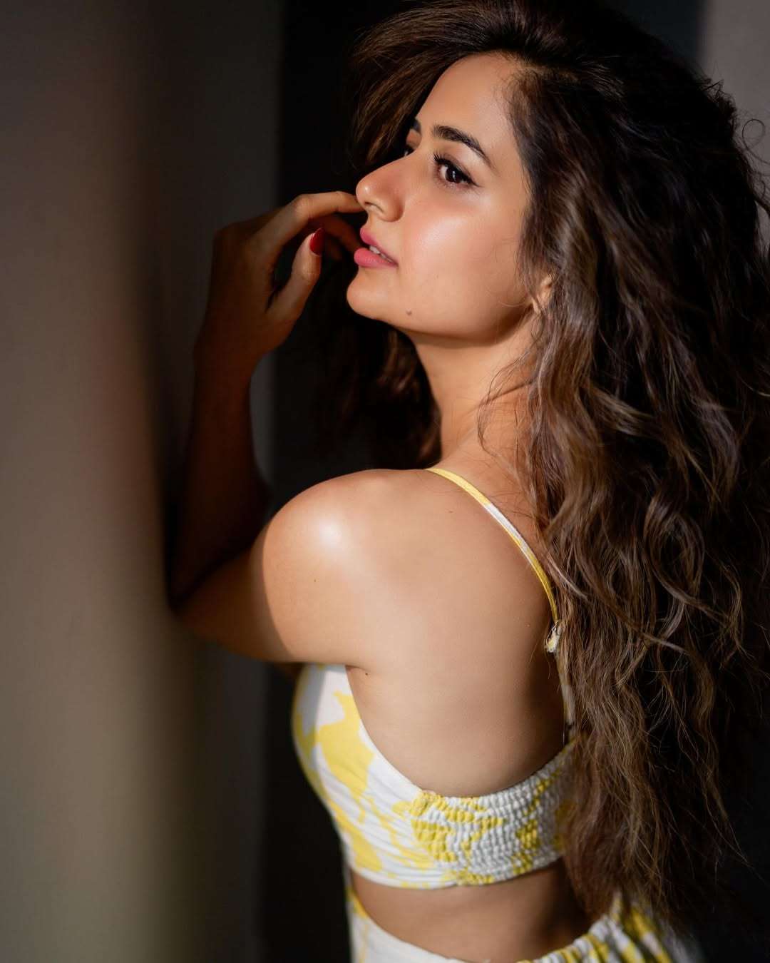 Ashika Ranganath Latest Glamour Elegant Photos Go Viral on Social Media