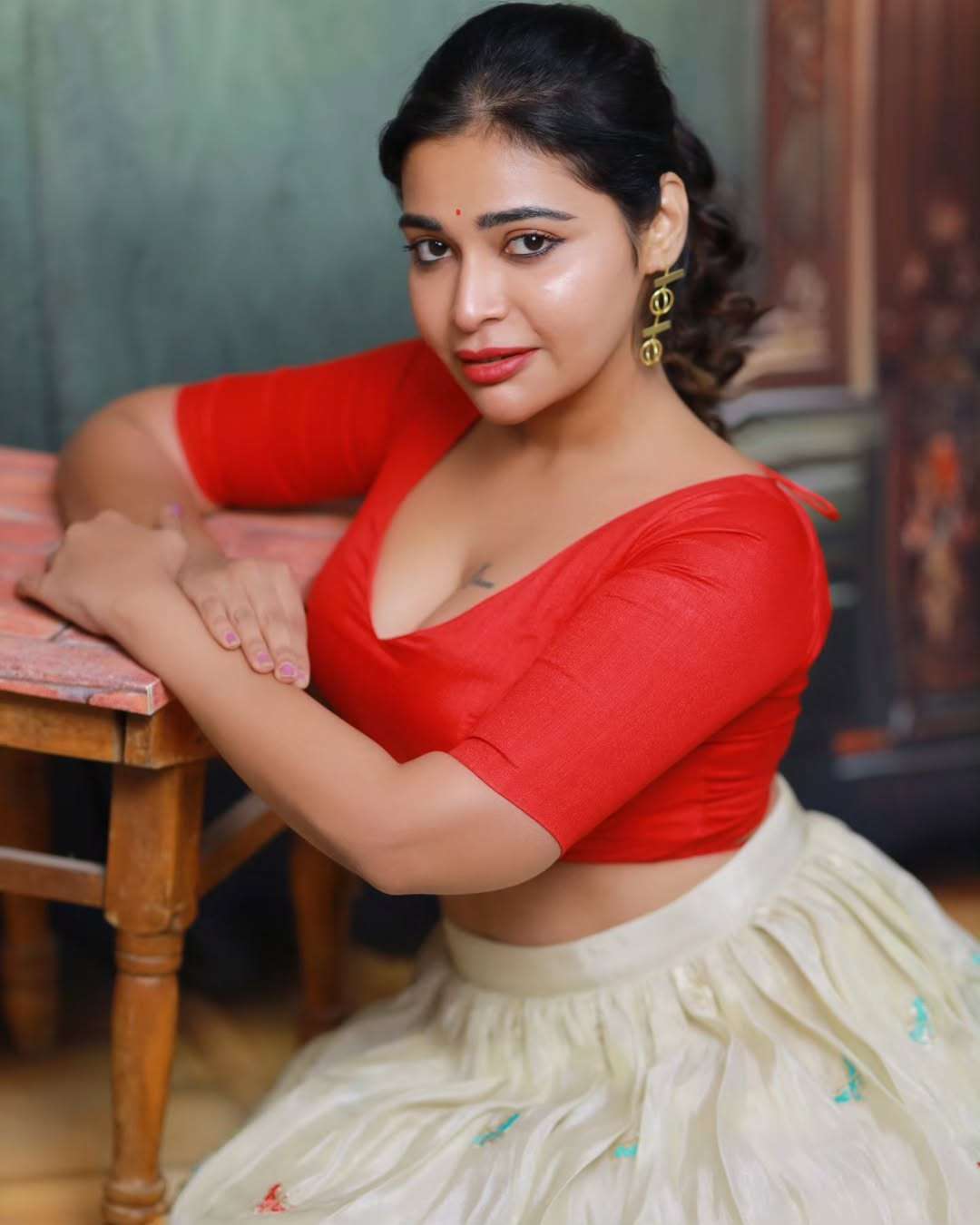 Dharsha Gupta Shines in Stunning New Photoshoot