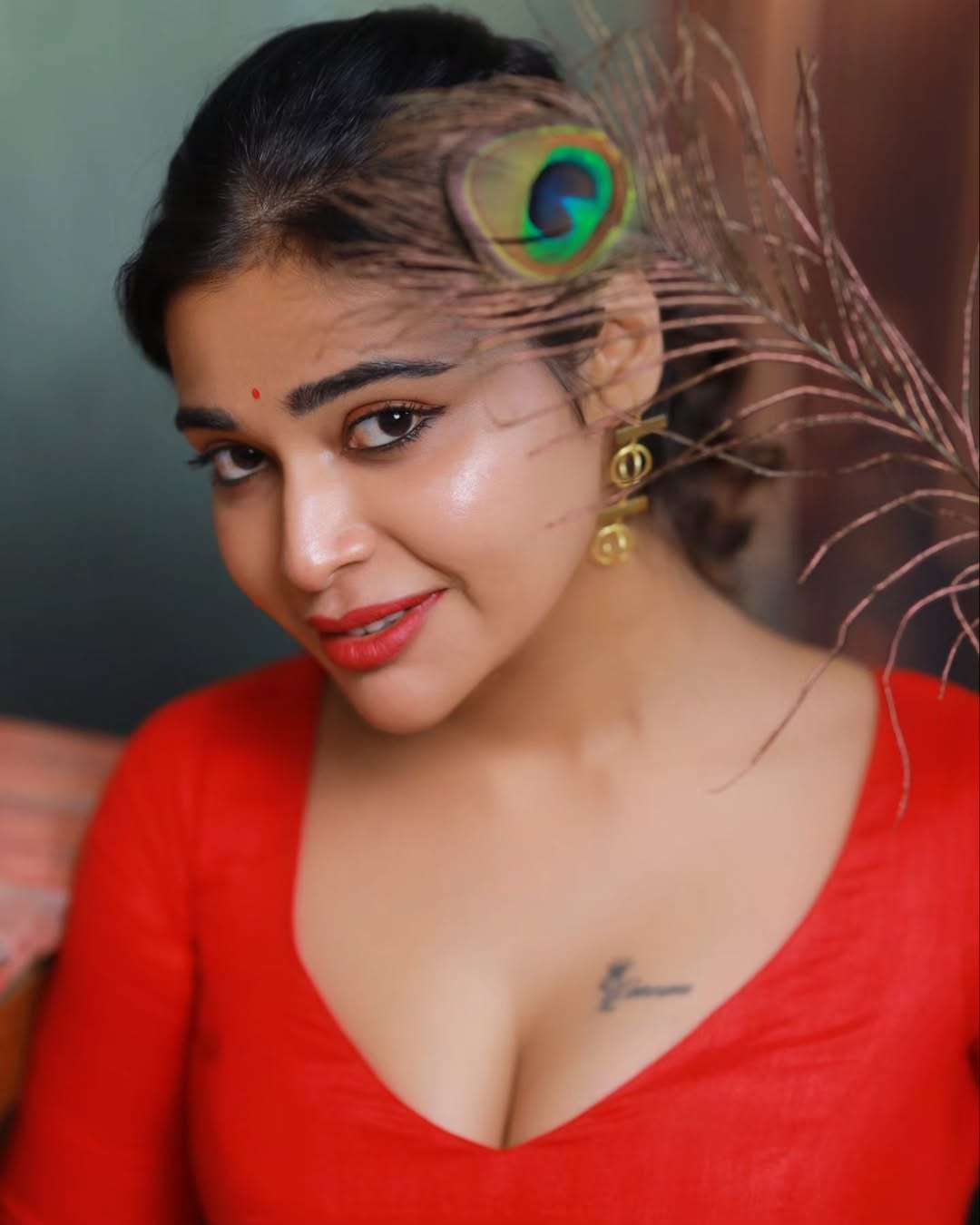 Dharsha Gupta Shines in Stunning New Photoshoot