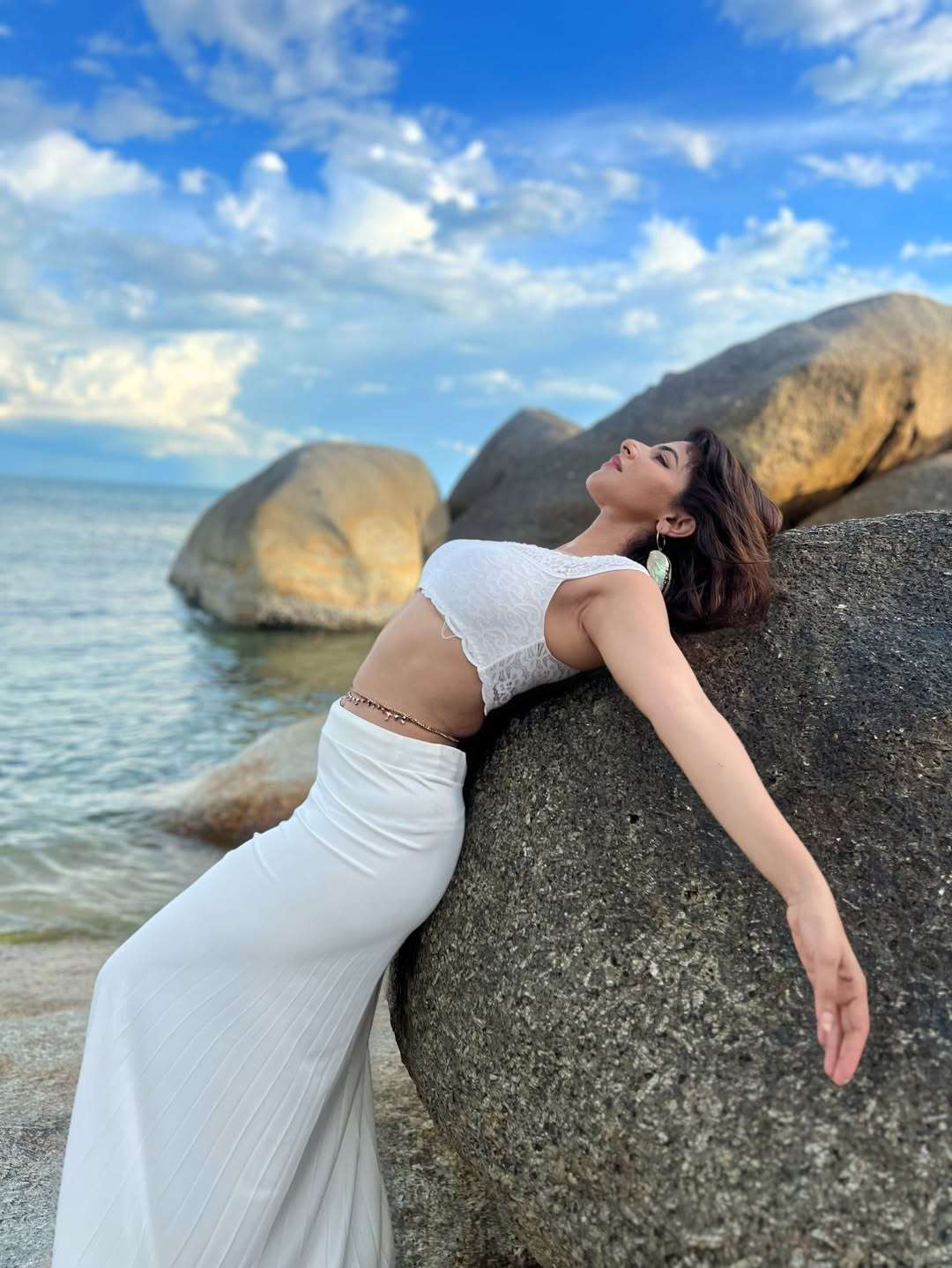 Iswarya Menon Stunning New Photos Makes Netizen vibes on Internet