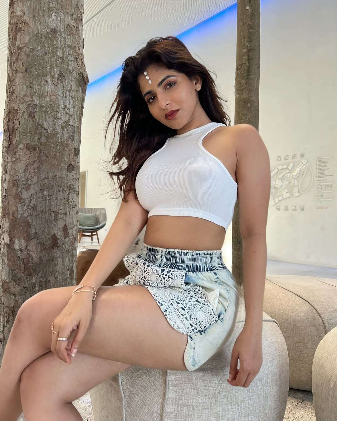 Iswarya Menon Stunning New Photos Makes Netizen vibes on Internet