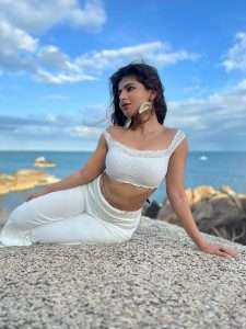 Iswarya Menon Stunning New Photos Makes Netizen vibes on Internet