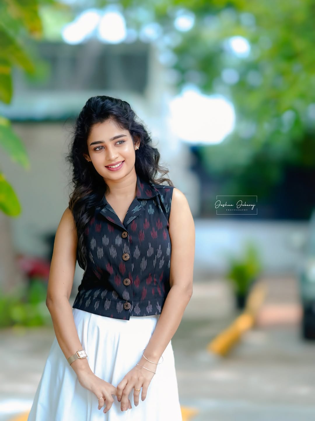 Janany Kunaseelan Stuns in Latest Photoshoot | Leo Actress Glows