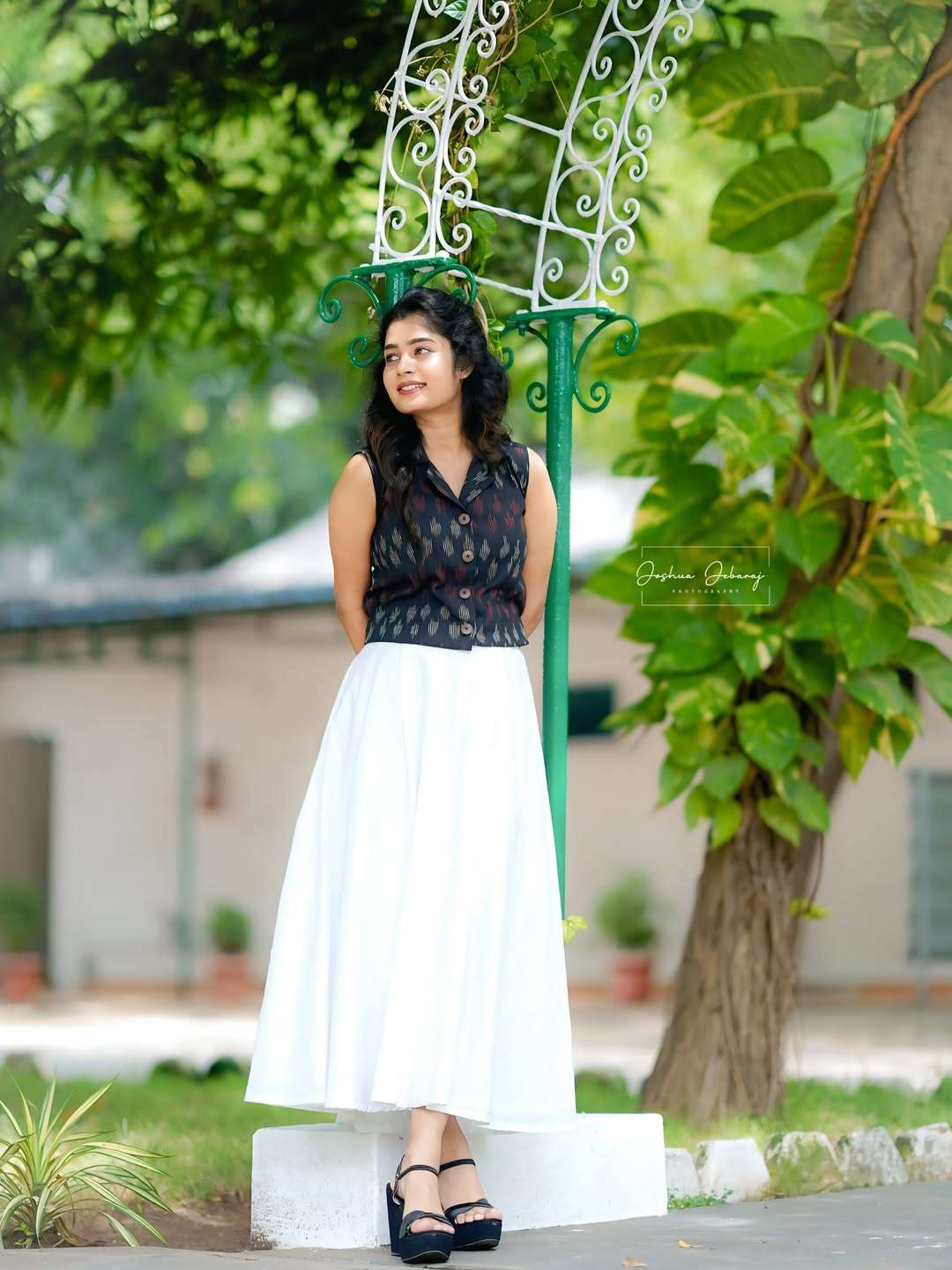 Janany Kunaseelan Stuns in Latest Photoshoot | Leo Actress Glows