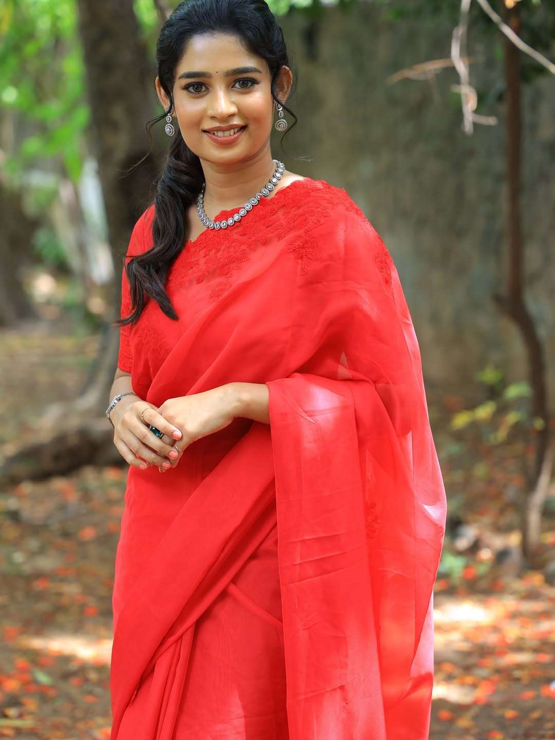 Janany Kunaseelan Stuns in Latest Photoshoot | Leo Actress Glows