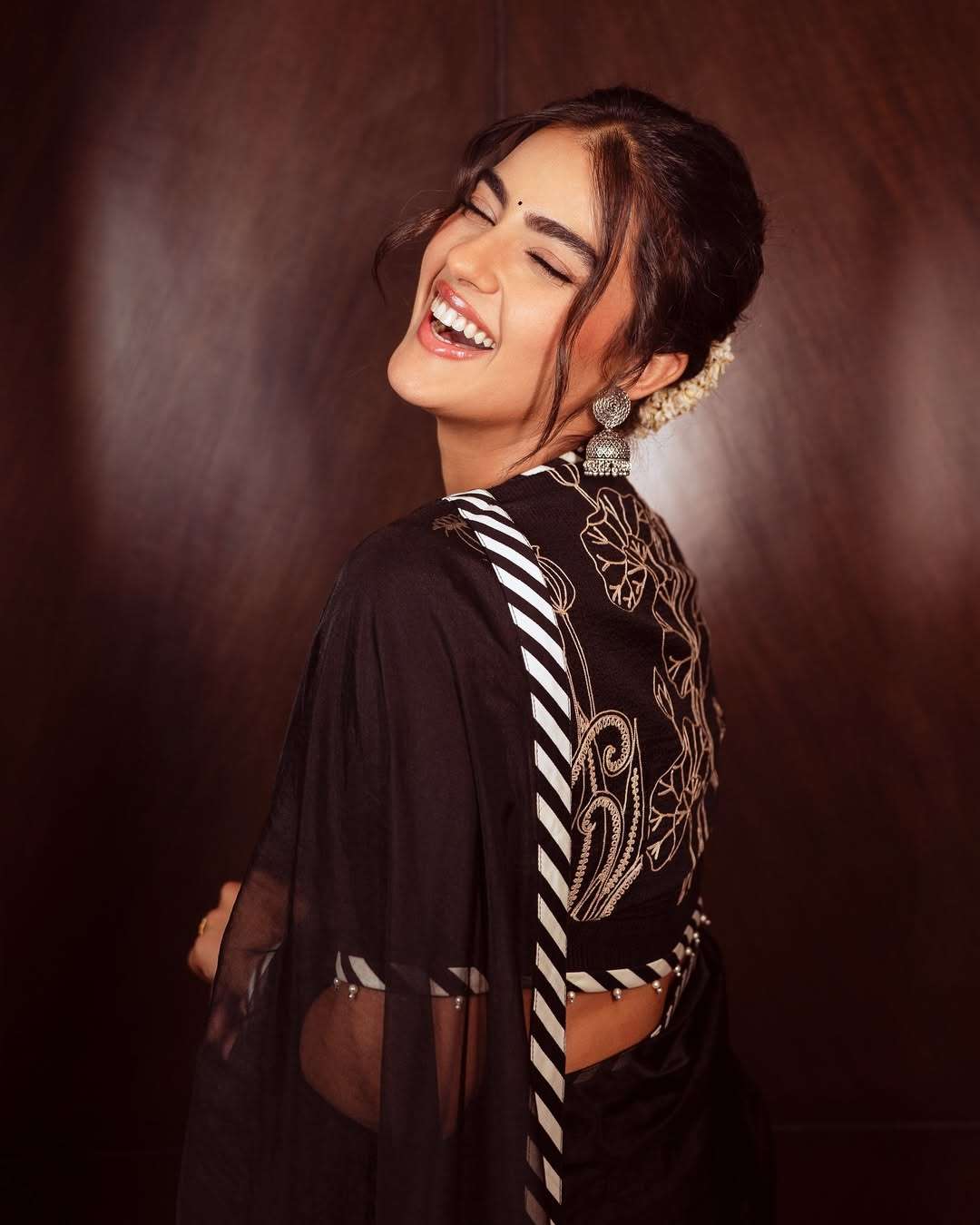 Kavya Thapar Stuns Fans with Her Glamorous New Look