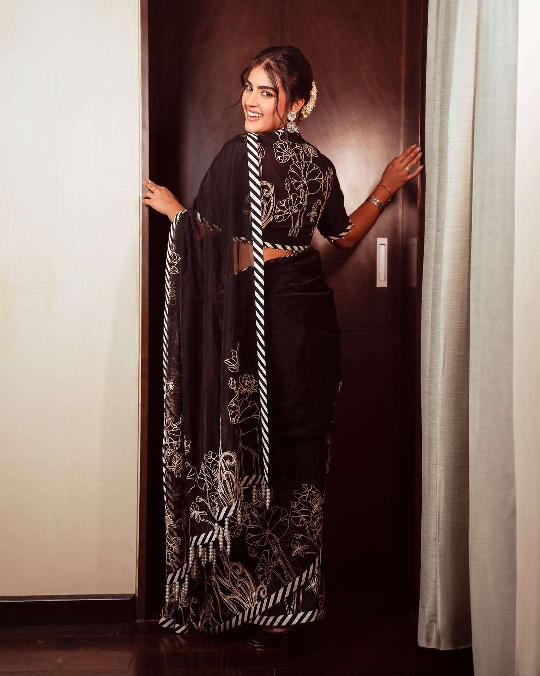 Kavya Thapar Stuns Fans with Her Glamorous New Look