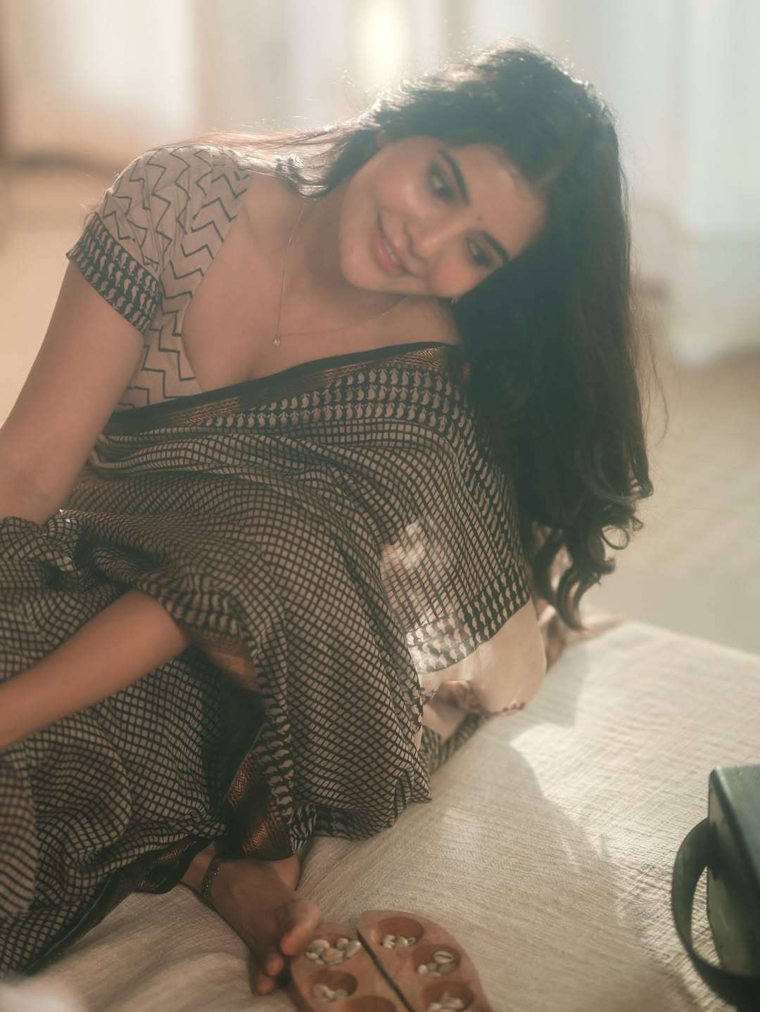 Madhuri Jain Mind Blowing Photos Go Viral on all social media platform