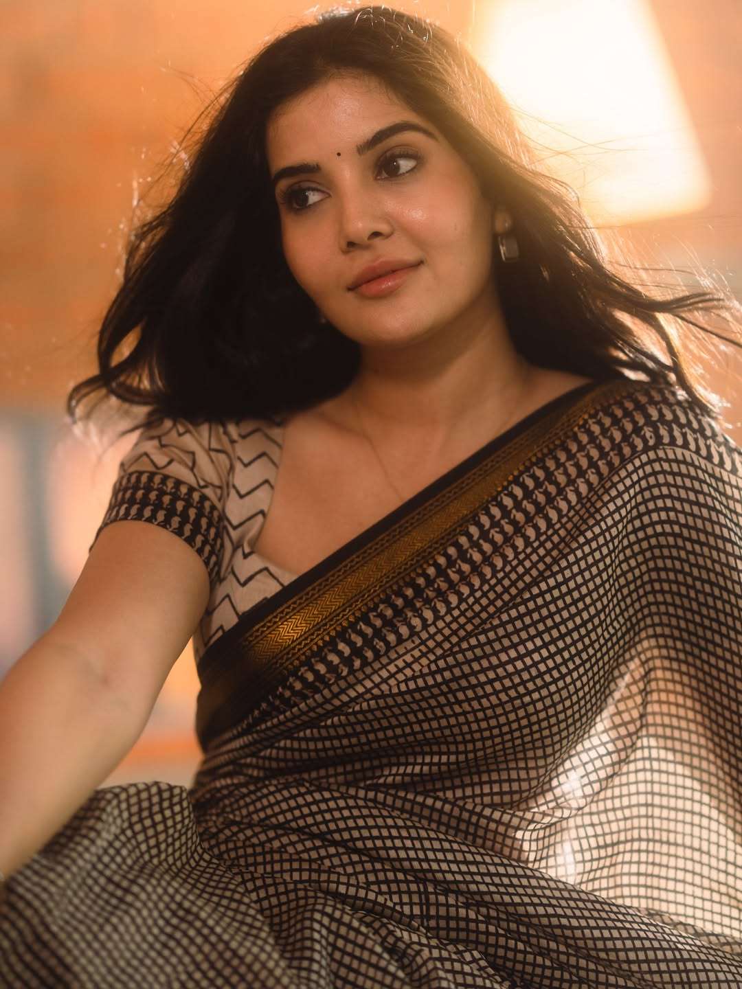 Madhuri Jain Mind Blowing Photos Go Viral on all social media platform