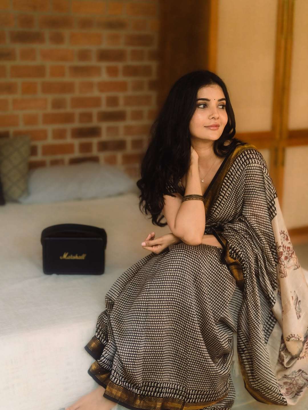 Madhuri Jain Mind Blowing Photos Go Viral on all social media platform