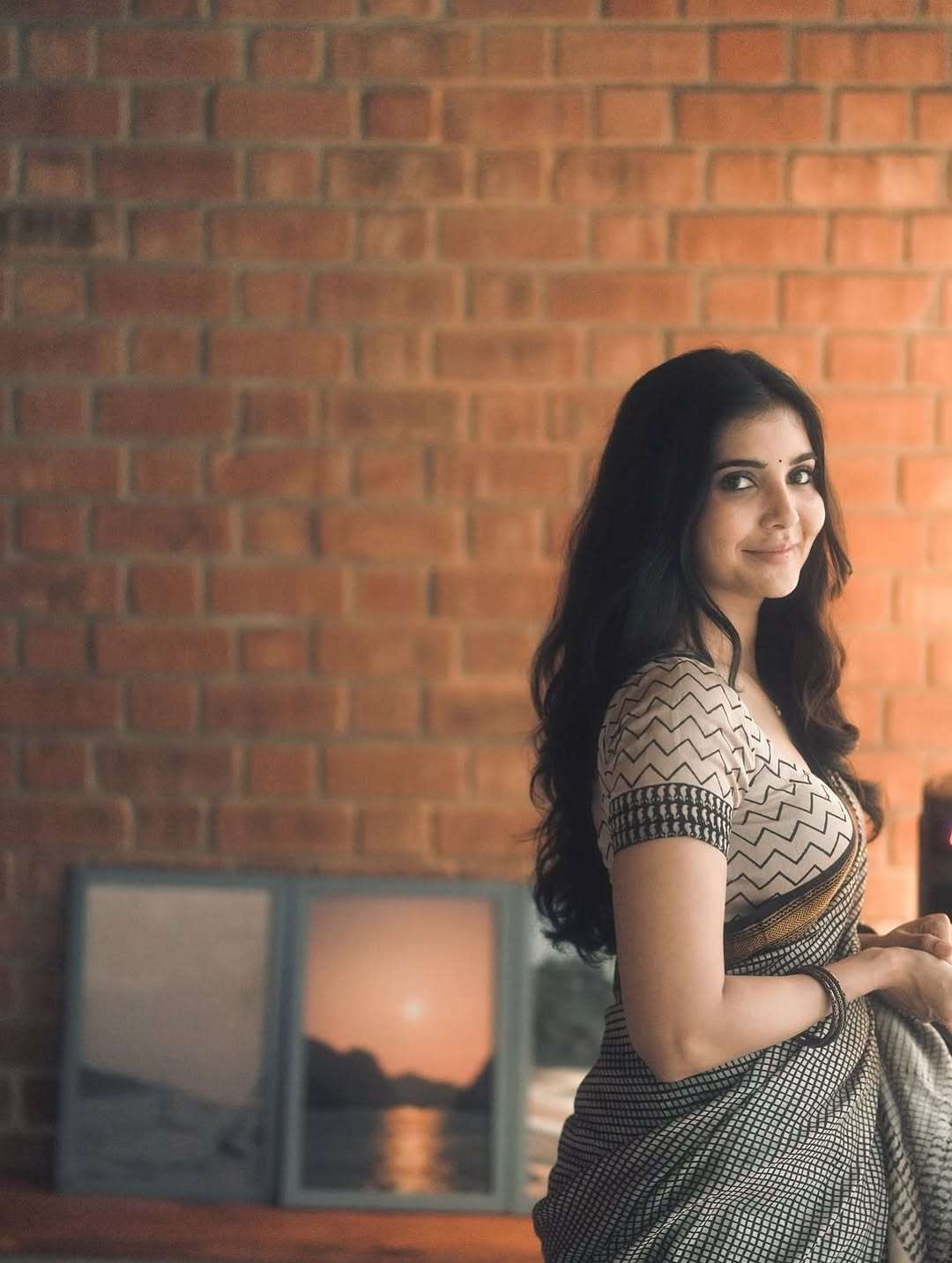 Madhuri Jain Mind Blowing Photos Go Viral on all social media platform