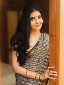 Madhuri Jain Mind Blowing Photos Go Viral on all social media platform