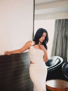 Mirnalini Ravi Shines in Her Elegant New Look – Stylish Photos Go Viral Online
