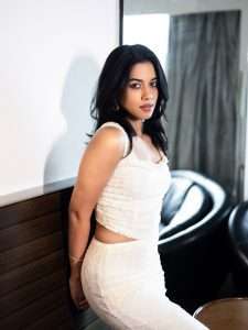 Mirnalini Ravi Shines in Her Elegant New Look – Stylish Photos Go Viral Online