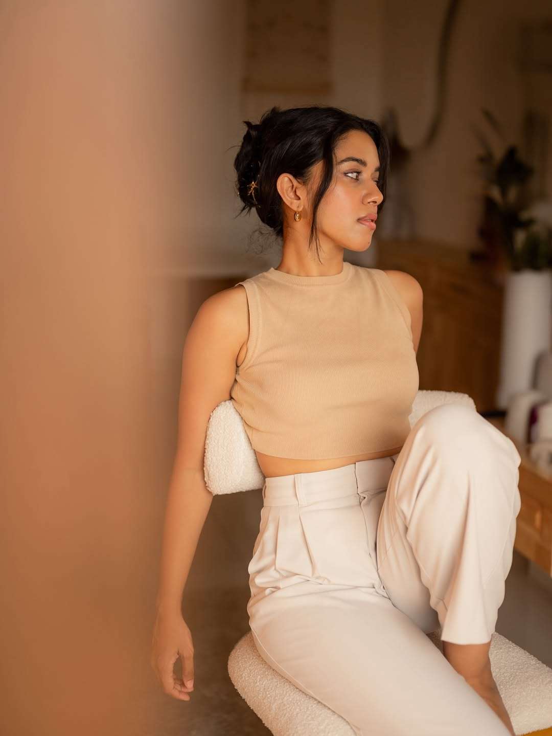 Mirnalini Ravi Shines in Her Elegant New Look – Stylish Photos Go Viral Online