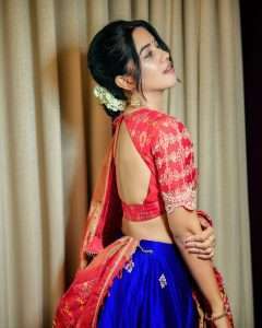 Mirnalini Ravi Shines in Her Elegant New Look – Stylish Photos Go Viral Online