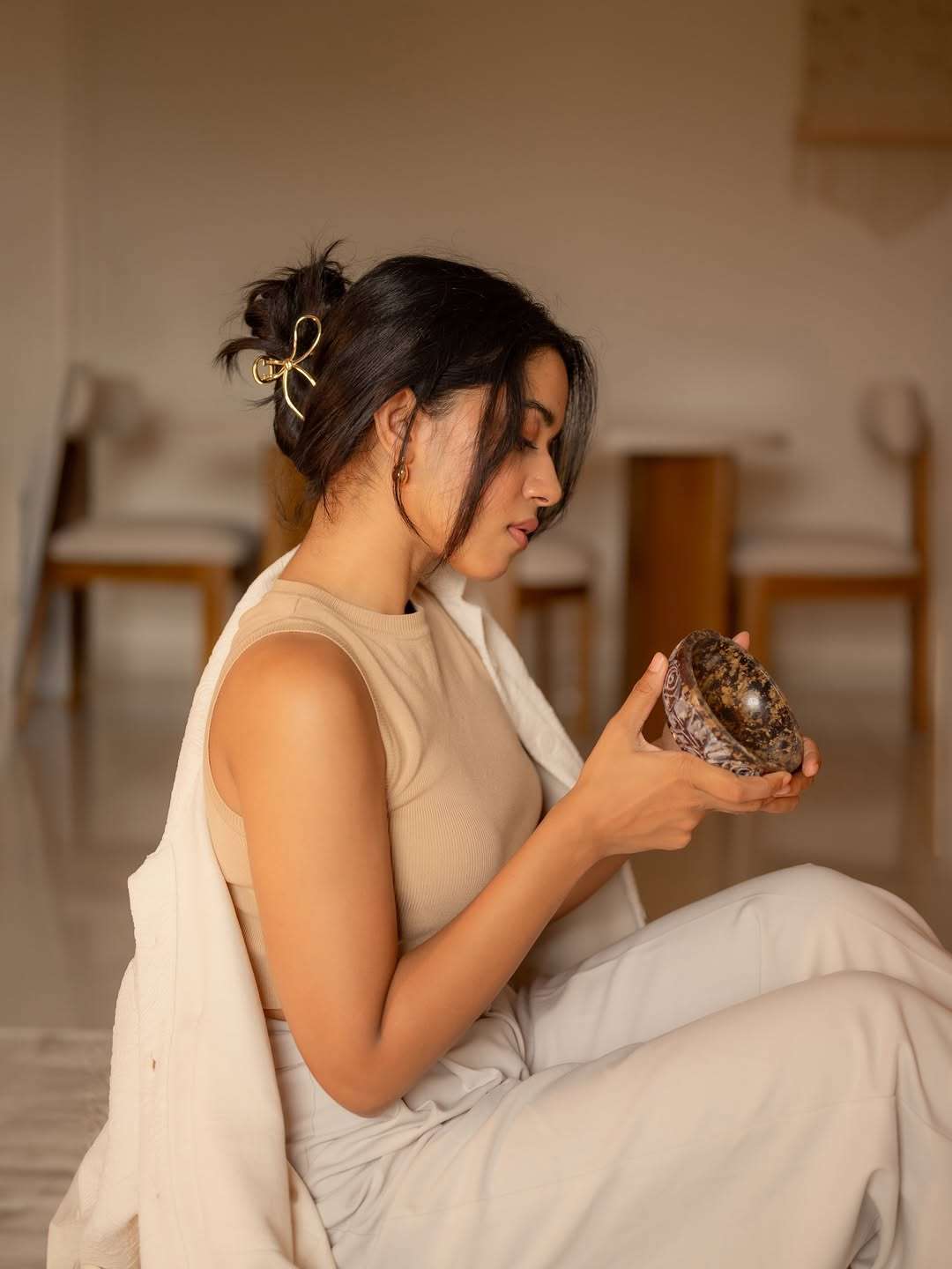 Mirnalini Ravi Shines in Her Elegant New Look – Stylish Photos Go Viral Online